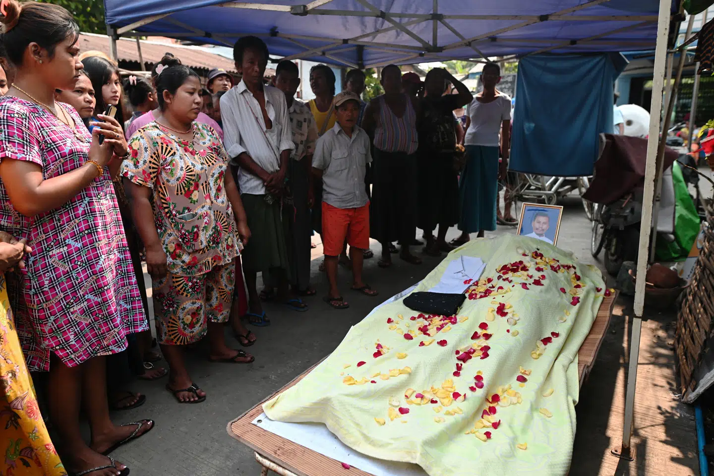 Begravelse af 37-årig demonstrant, Sit Thu, som blev dræbt af sikkerhedsstyrker i Yangon. Omkring 75 mennesker er blevet dræbt i Myanmar under protester mod det nye militærstyre i Myanmar, som er tættere på Kina end på vestlige lande. Stringer/Reuters