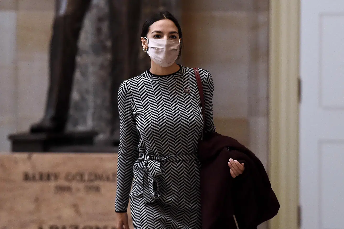 Alexandria Ocasio-Cortez, der er valgt i New York til Repræsentanternes Hus, er en af de fremtrædende demokratiske politikere, der kræver guvernør Andrew Cuomos afgang. (Arkivfoto) Olivier Douliery/Ritzau Scanpix