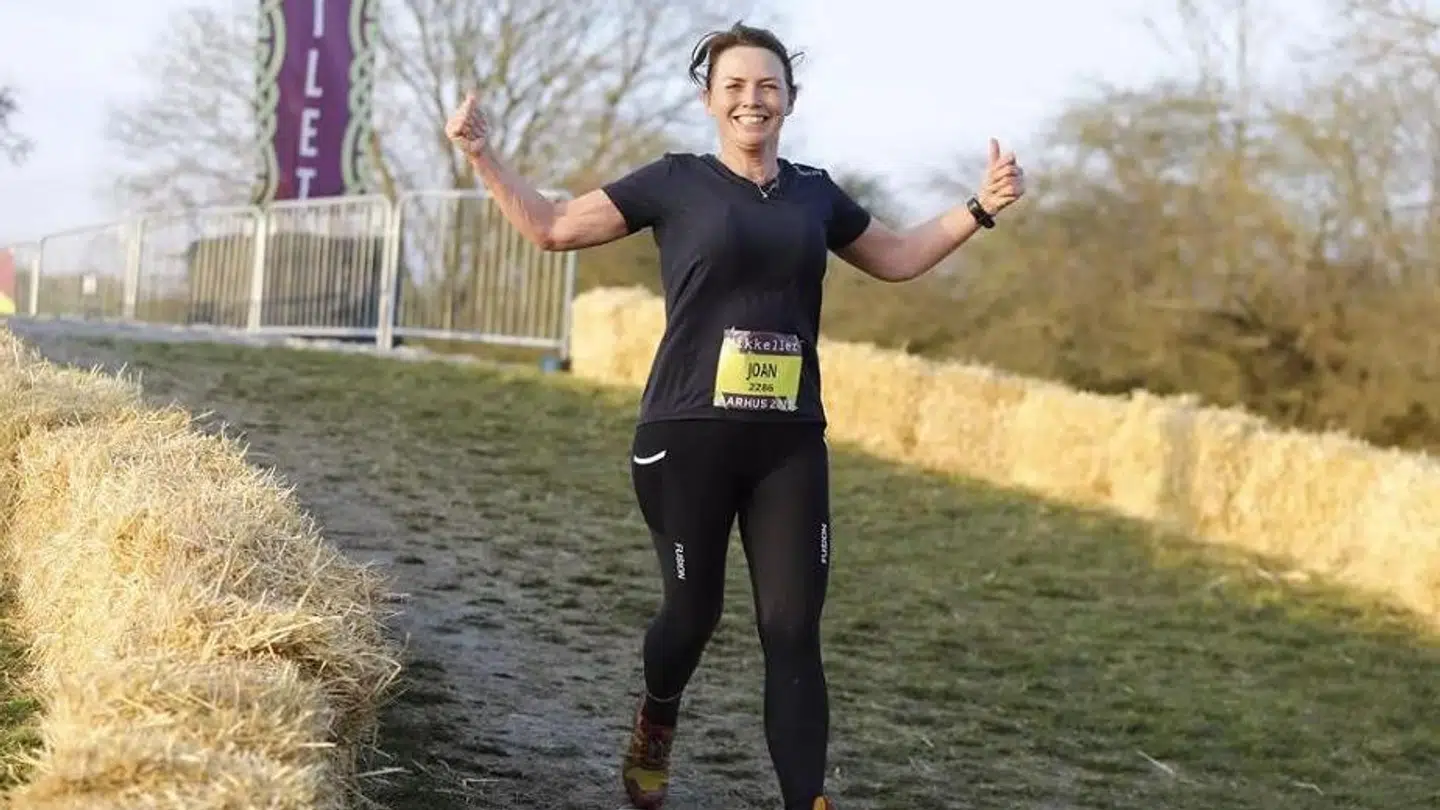 Joan skulle have løbet maraton tre uger efter, hun blev smittet med corona. Nu har hun startet projektet 'fra corona til Skagen'.