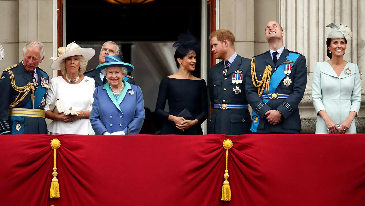 Den britiske kongefamilie ved en af dens mange offentlige ceremonier.