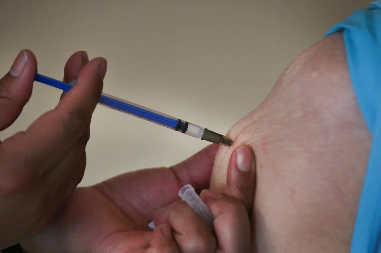 Flere nyretransplanterede personer har fået konstateret lave niveauer af antistoffer i blodet, selv om de er vaccineret mod coronavirus. Derfor frygter de, at de ikke er beskyttet. (Arkivfoto) Edgard Garrido/Reuters