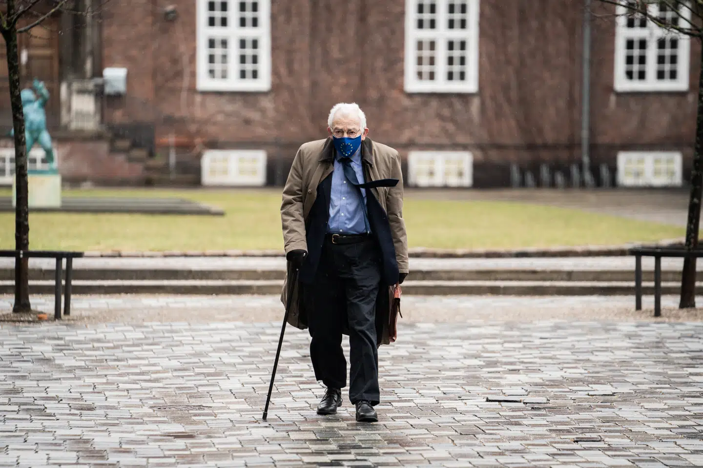 Tidligere udenrigsminister Uffe Ellemann-Jensen (V) har torsdag besvaret spørgsmål i Tibetkommissionen, der foretager afhøringer i et lokale i Retten på Frederiksberg. Også de to socialdemokrater Mogens Lykketoft og Poul Nyrup Rasmussen afhøres. Emil Helms/Ritzau Scanpix