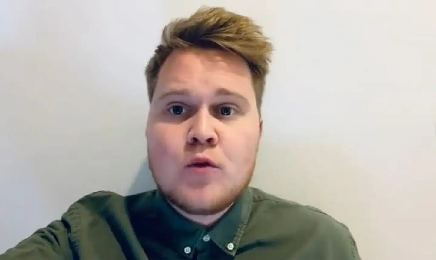 Lasse Madsen laver flere gange om ugen sjove videoer til sine følgere.