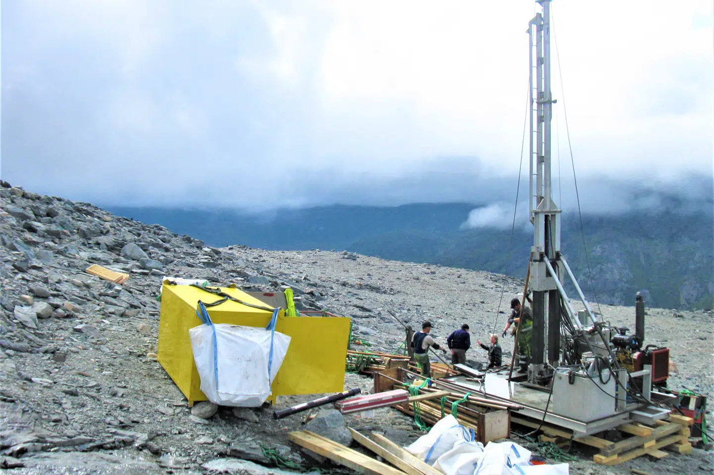 Det australske mineselskab Tanbreez har tidligere boret efter sjældne jordarter nær Narsaq i det sydlige Grønland. Billedet er fra 2010. Tanbreez Ceo Greg Barnes/Reuters
