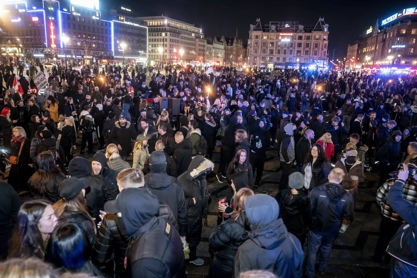 Men In Black demonstration er her nået til Rådhuspladsen i København, lørdag den 27. februar 2021.. (Foto: Mads Claus Rasmussen/Ritzau Scanpix) Mads Claus Rasmussen/Ritzau Scanpix