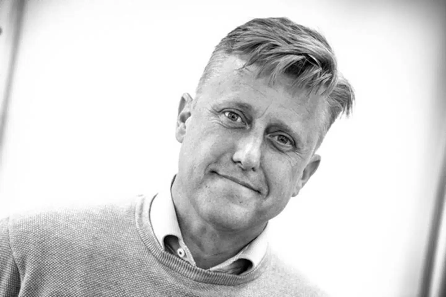 Jan Laursen ejer kæden af Bone's restauranter. Han er meget spektisk over for ideen om at bruge vaccinepas for at komme på restaurant.