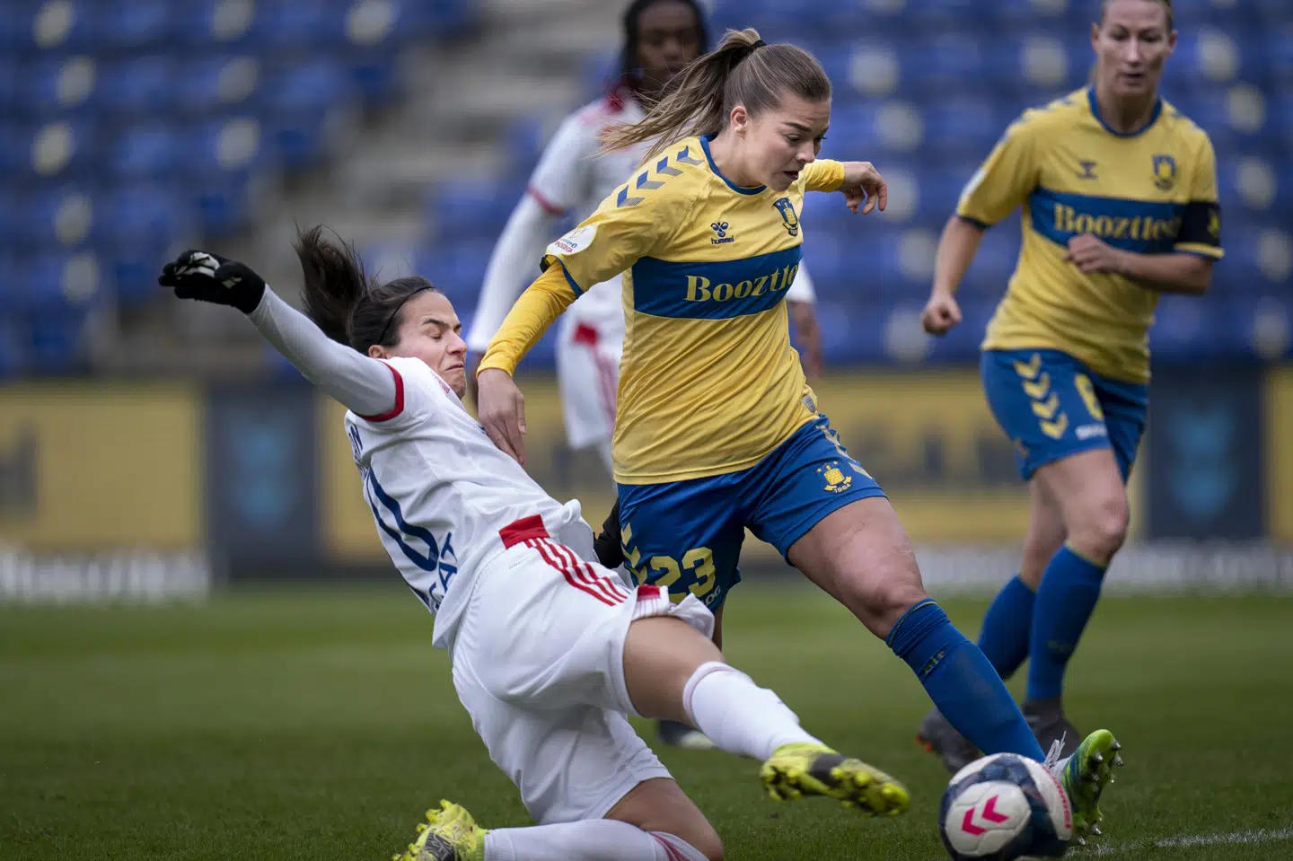 Brøndby kæmpede bravt, men havde det meget svært mod Lyon i returopgøret af Champions League-ottendedelsfinalen. Lyon vandt 3-1 i Brøndby og er videre i turneringen med en samlet sejr på 5-1. Liselotte Sabroe/Ritzau Scanpix