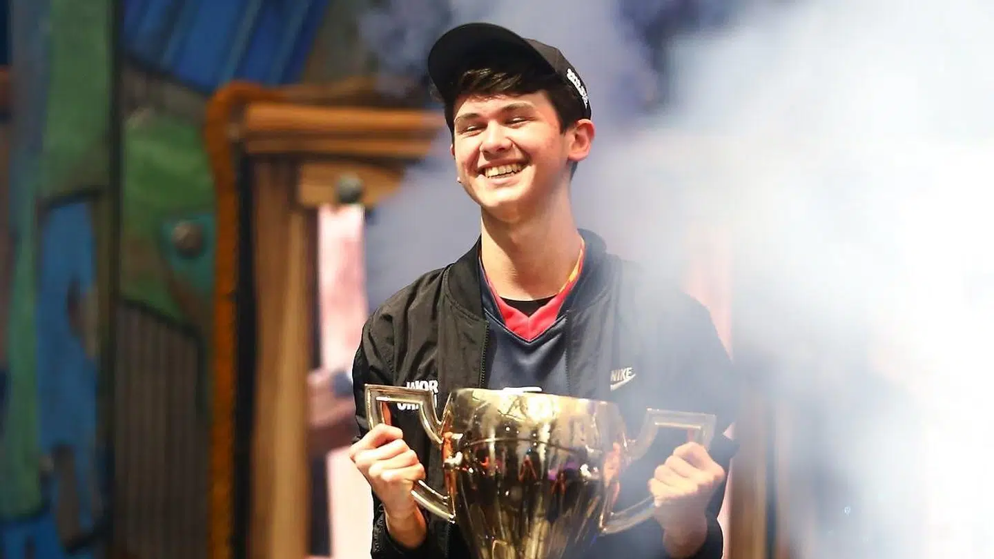 Den dengang 16-årige Kyla Giersdorf efter sin triumf ved Fortnite World Cup.