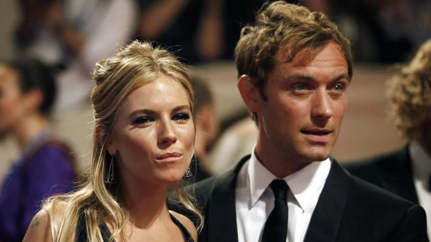 Sienna Miller (L) and Jude Law arrive at the Metropolitan Museum of Art Costume Institute Benefit celebrating the opening of, "American Woman: Fashioning a National Identity" in New York May 3, 2010. REUTERS/Jessica Rinaldi (UNITED STATES - Tags: ENTERTAINMENT FASHION)