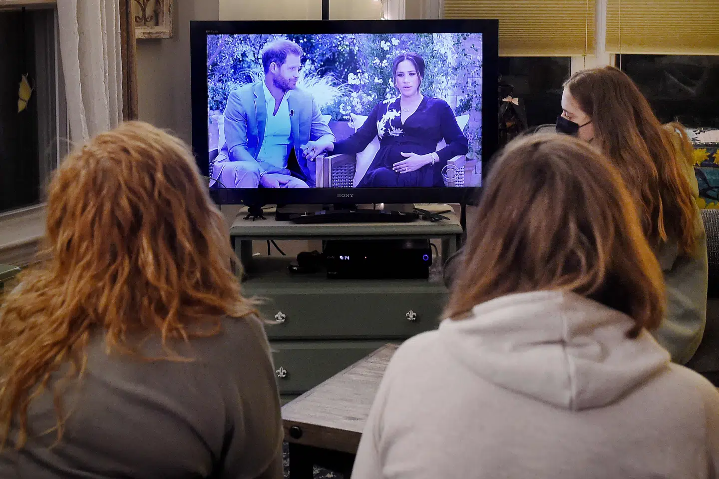 I en meningsmåling fra YouGov svarer 61 procent af de 18-24-årige briter, at de mener, at Harry og Meghan er blevet behandlet uretfærdigt af den britiske kongelige familie. Olivier Douliery/Ritzau Scanpix