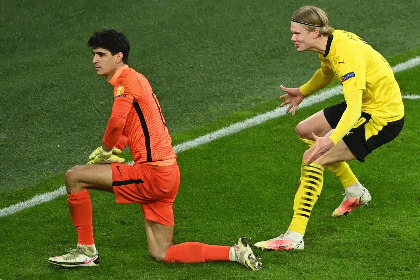 Erling Braut Haaland var inde for at provokere Sevillas målmand efter 2-0-scoringen på straffespark. Ina Fassbender/Reuters