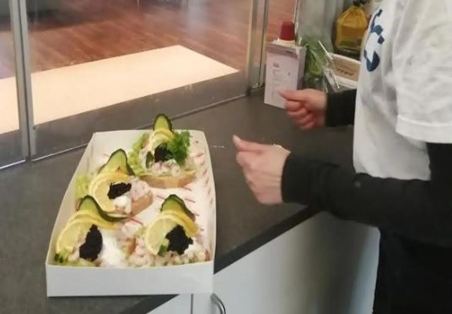 Der serveres også smørrebrød.