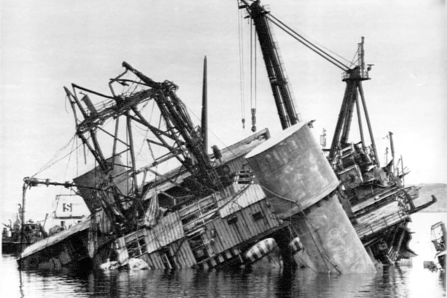 I Norge meddelte Riksrevisjonen i en ny rapport tirsdag, at den vurderer, at der ikke er grund til at foretage en ny undersøgelse af årsagerne til platformen Alexander Kiellands kæntring for over 40 år siden nær Stavanger. K. Vindfallet/Ritzau Scanpix