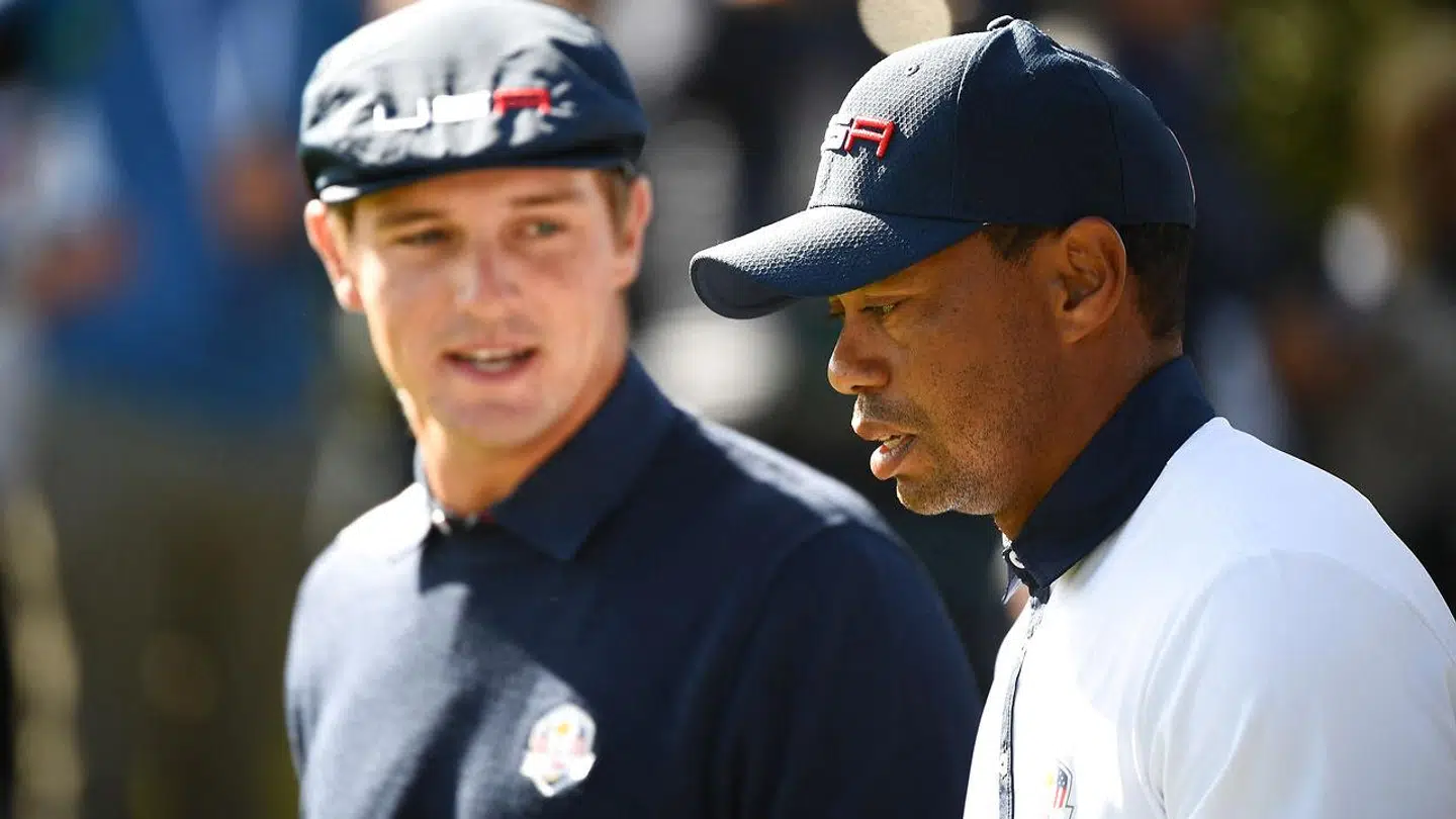Tiger Woods (th.) og Bryson DeChambeau under en turnering i 2018.
