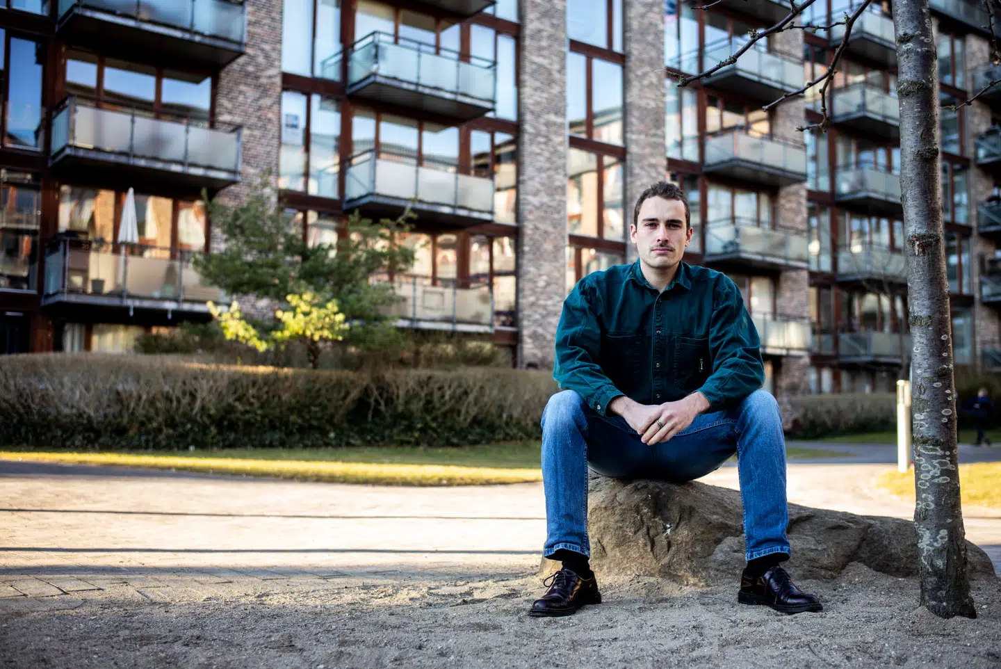 Mathias Wiedemann og hans kæreste flyttede ud af lejligheden på Frederiksberg i januar 2021. De har ligesom mange andre tidligere lejere ikke fået hele deres indskud tilbage, selvom udlejeren har lovet det.