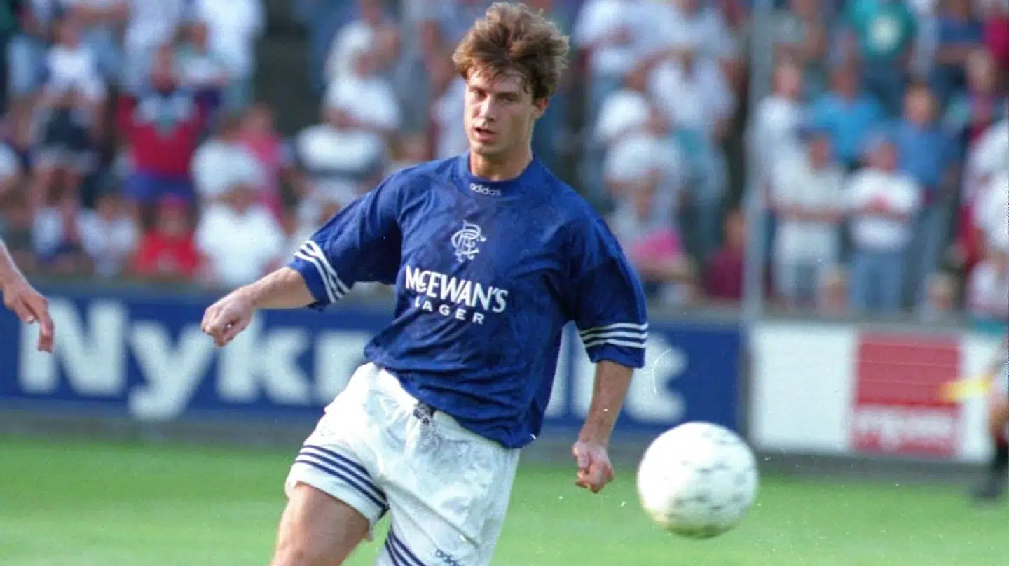 Brian Laudrup i aktion for Rangers.