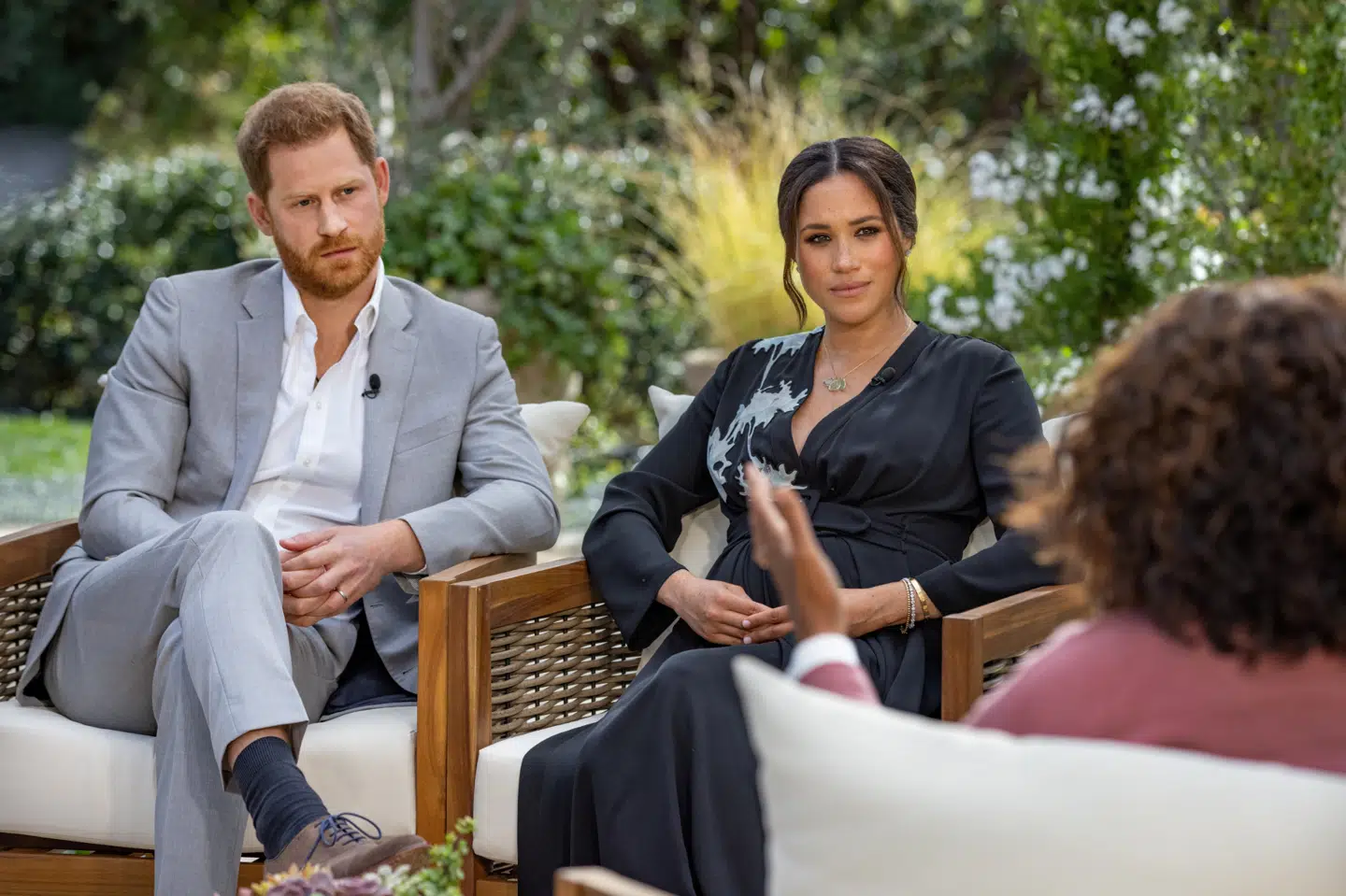 Ifølge britiske medier er et interview, som prins Harry og hertuginde Meghan har givet til tv-værten Oprah Winfrey, ekstremt skadende for den britiske kongefamilien, og ifølge The Daily Telegraph leverede parret nok bomber til at synke en flotille. Men en dansk kongehus-kender mener ikke, at det får alvorlige konsekvenser for kongehuset. Harpo Productions/Reuters