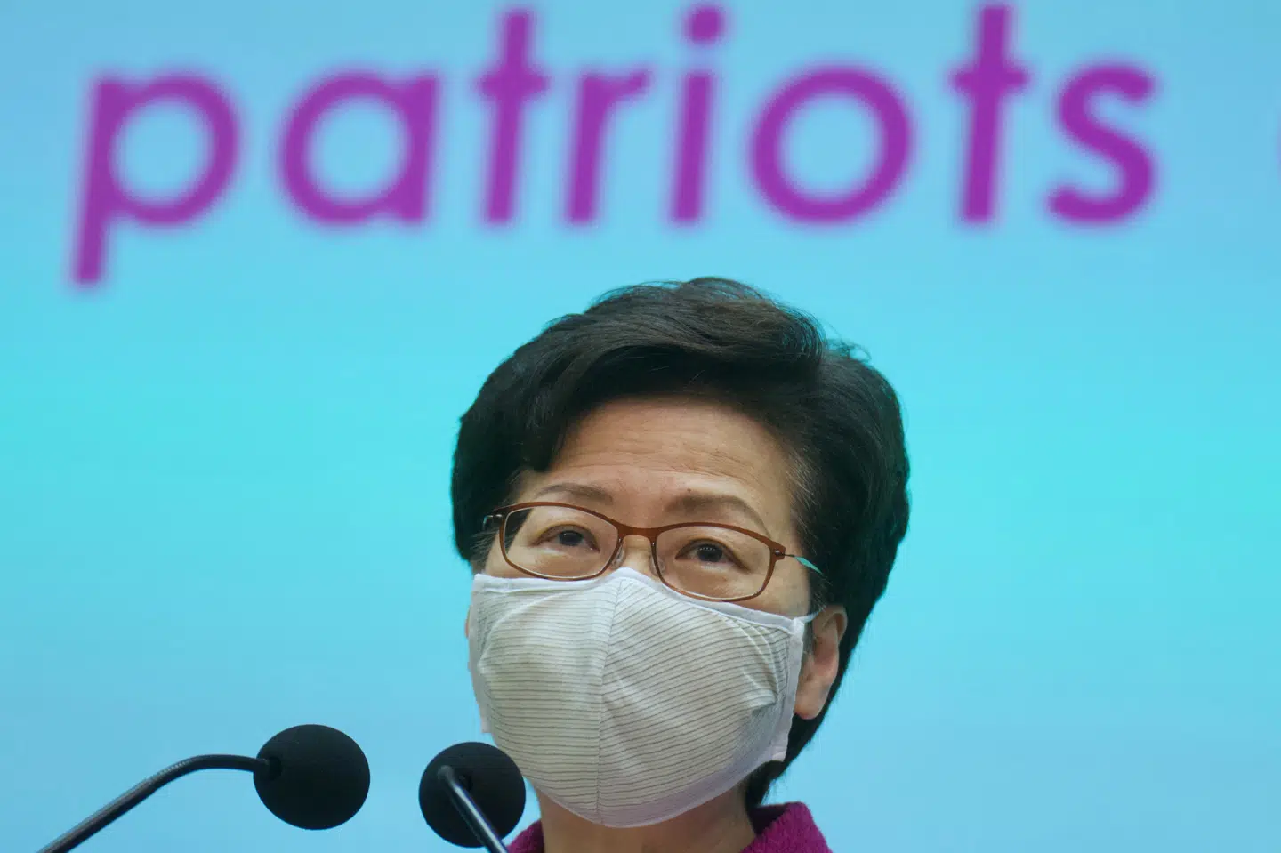 - Forbedringerne af valgsystemet er ikke lavet for at favorisere nogen. Det er lavet for at sikre, at de politikere, der styrer Hongkong, er patriotiske, siger Carrie Lam mandag. Vincent Yu/Ritzau Scanpix