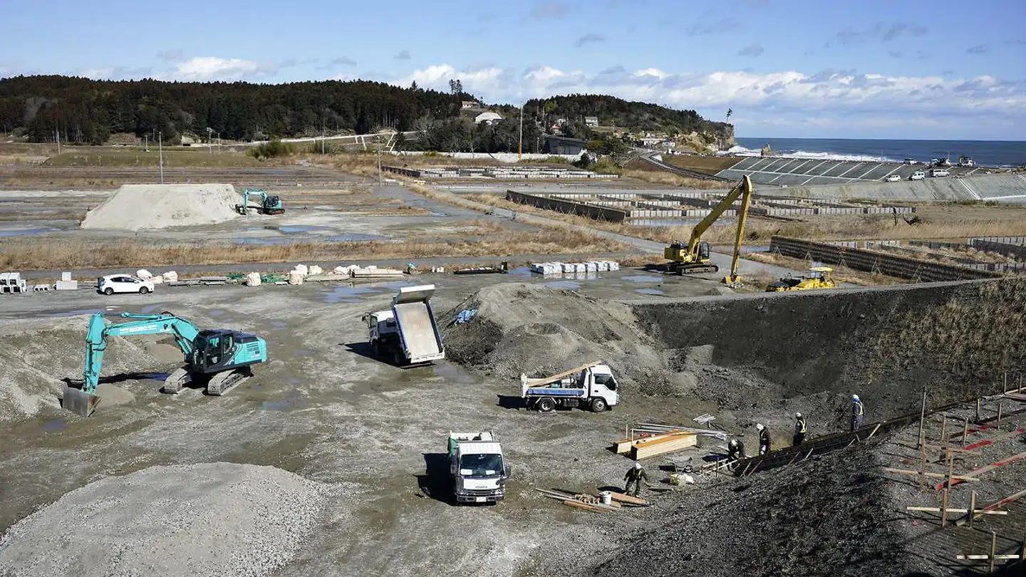 Sand og grus bliver brugt verden over til konstruktioner af både veje og bygninger, men det er en knap ressource. Foto: Scanpix