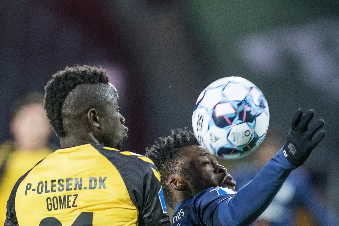 AC Horsens og James Gomez spillede lige op med FC Nordsjælland og Kamaldeen Sulemana i søndagens superligakamp i Farum. Claus Bech/Ritzau Scanpix