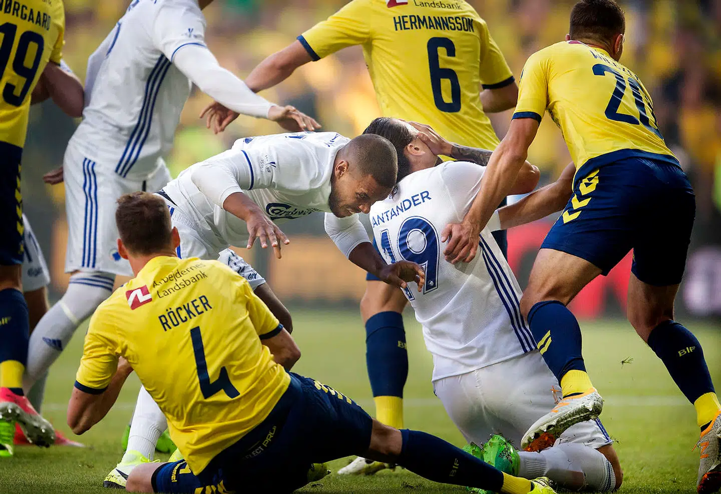 Pokalfinale i Parken mellem FCK-Brøndby torsdag d. 25 maj 2017. FCKs Federico Santander og Mathias 'Zanka' Jørgensen ved hjørnespark. (Foto: Liselotte Sabroe/Scanpix 2017)