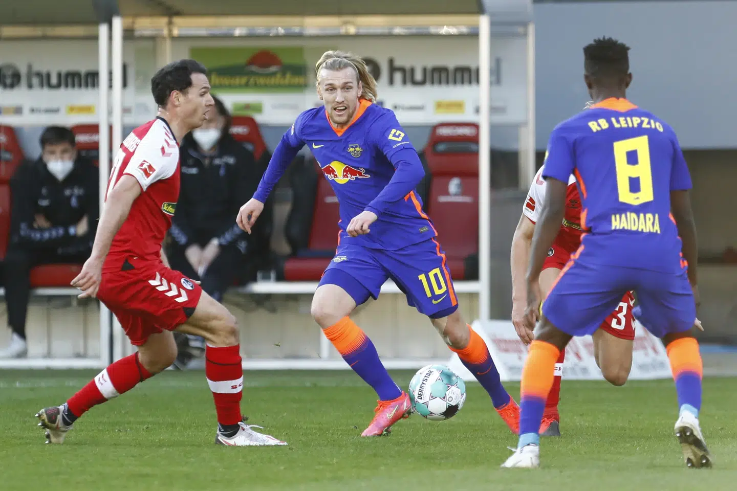 Emil Forsberg (i midten) scorede til 3-0 lørdag. Ralph Orlowski/Reuters
