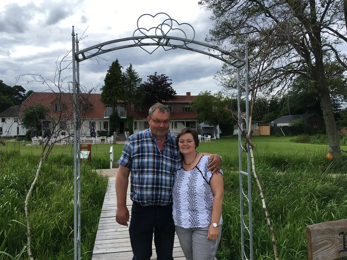 Her ses Flemming sammen med konen Kaja før coronavirussens indtog i Danmark og resten af verden.