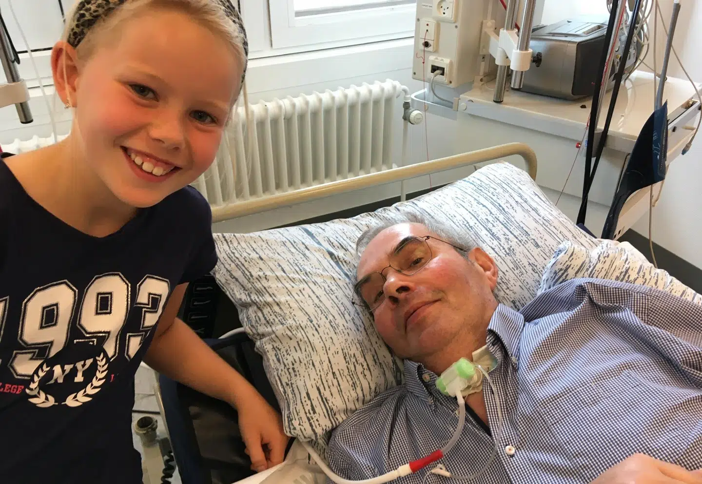 Her får barnebarnet Naja smilet frem hos Flemming.