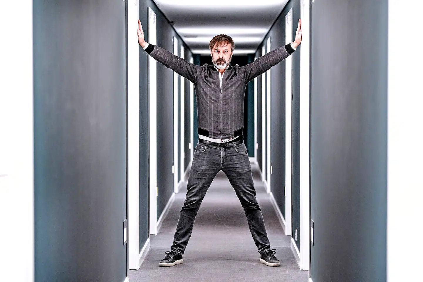 På lørdag er han vært på det danske Melodi Grand Prix, men Martin Brygmann drømmer om selv at være med i sangkunkurrencen.