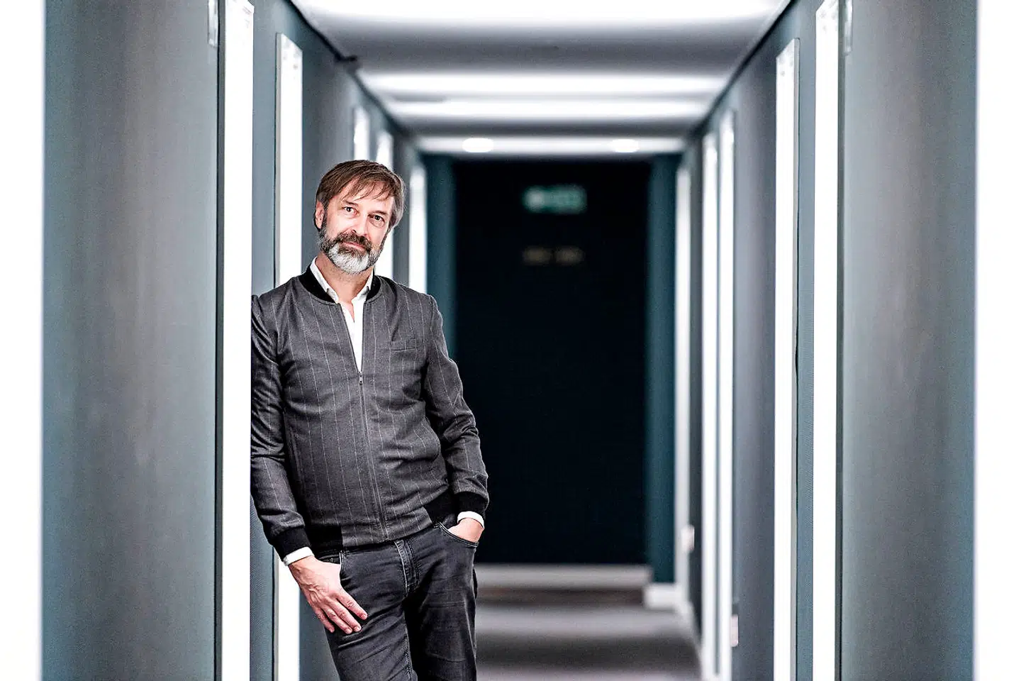 Martin Brygmann glæder sig til, sammen med Tina Müller, at styre showet på lørdag i DRs studie fem.