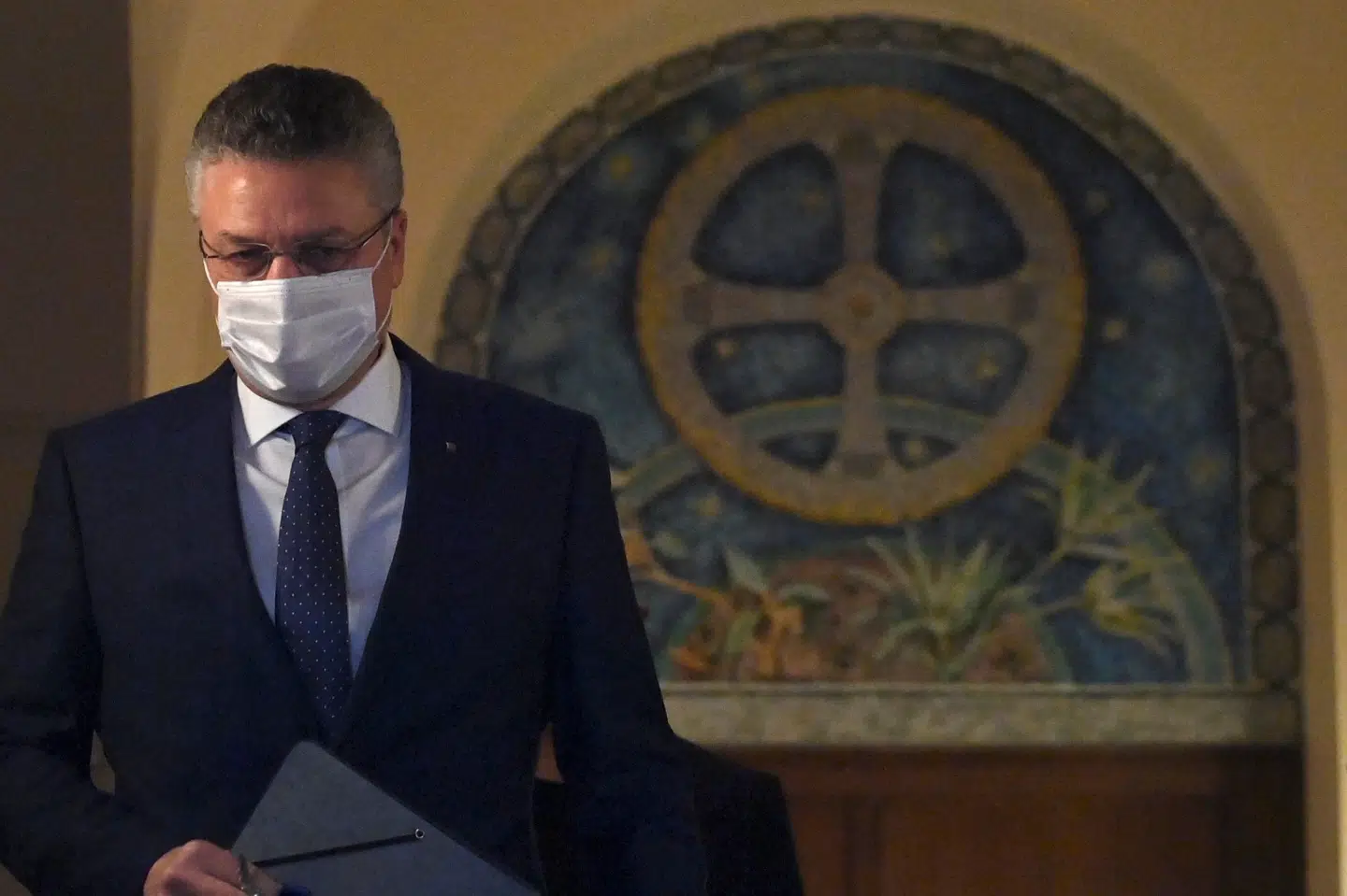 - Den britiske variant B117 kan snart være den mest udbredte i Tyskland. Det er vanskeligt at hindre dens udbredelse, siger Lother Wieler, som leder Robert Koch Instituttet (RKI) i Berlin. (Arkivfoto) Pool/Reuters