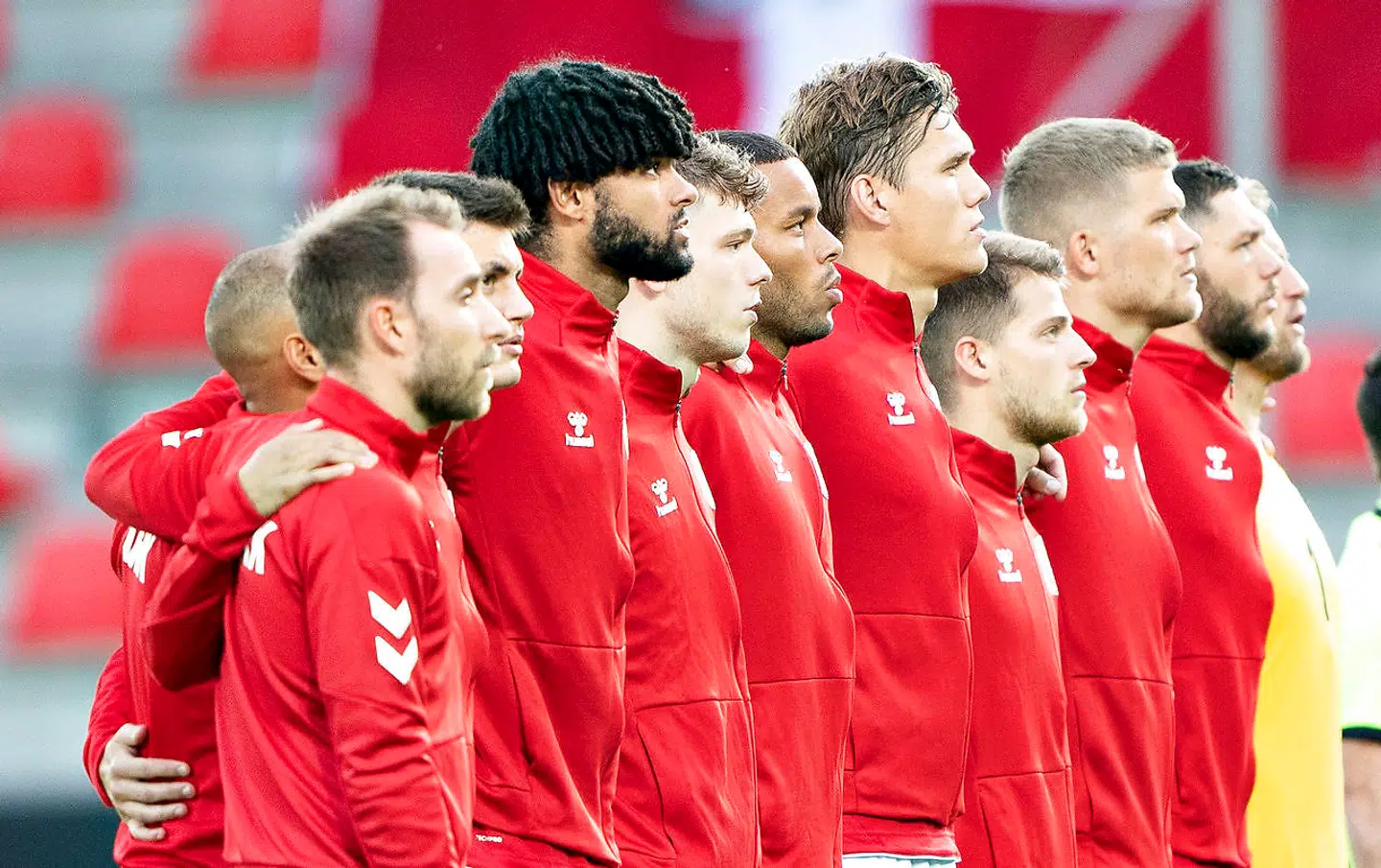 Det danske landshold synger nationalsangen før venskabslandskampen Danmark mod Færøerne på MCH Arena i Herning , 7. oktober 2020.. (Foto: Henning Bagger/Ritzau Scanpix)