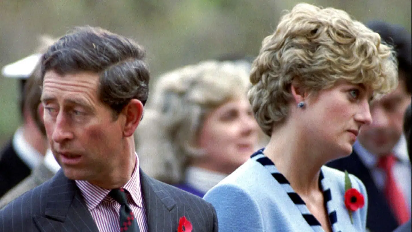 Harry mener, at det, som han og Meghan har oplevet, minder om det, hans forældre oplevede i 90erne.