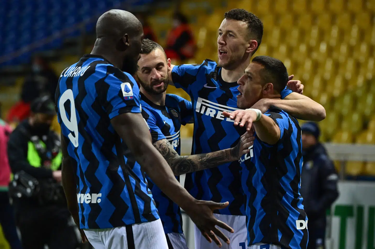 Alexis Sanchez (th.) scorede to gange for Inter efter pausen. Miguel Medina/Ritzau Scanpix