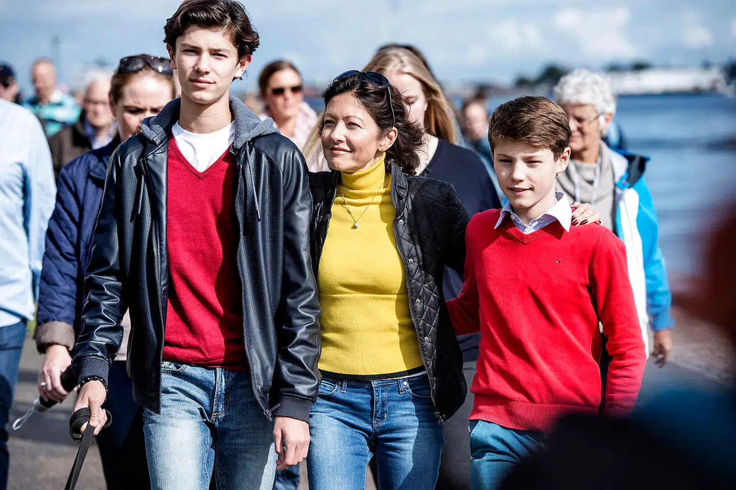 Grevinde Aelxandra med sine sønner i 2015.