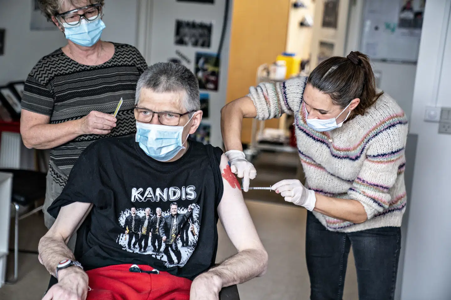 Mange ældre borgere har haft problemer med at bestille tider til coronavaccinationen i online-bookingsystemet. Det skal derfor være nemmere for dem at få vaccinen, siger regionsrådsformand Sophie Hæstorp Andersen om forsøget med vaccination hos egen læge i Region Hovedstaden. (Arkivfoto) Henning Bagger/Ritzau Scanpix