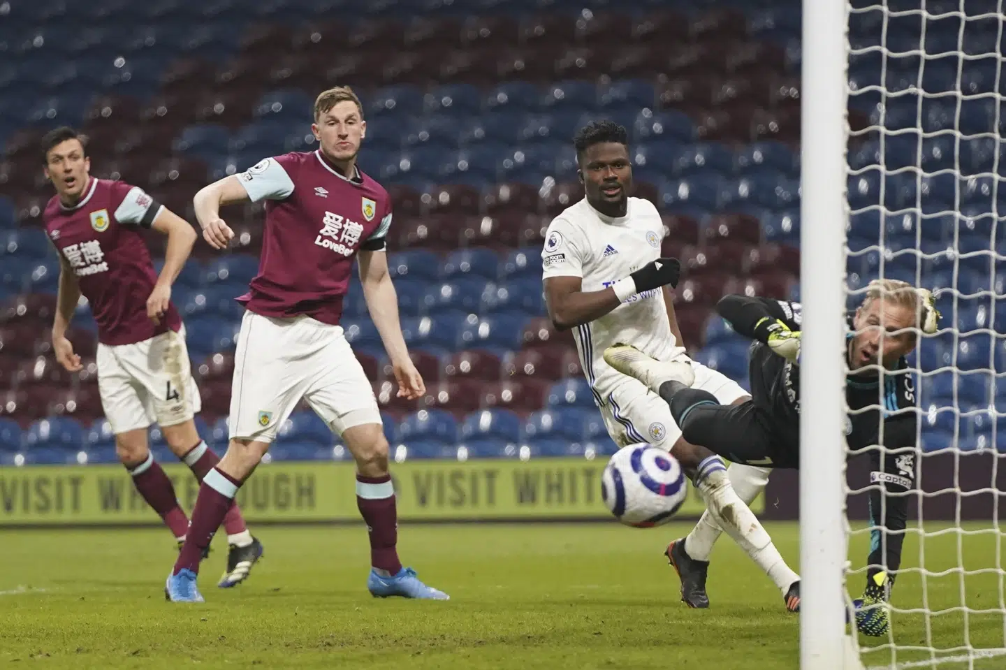 Kasper Schmeichel var med sine redninger en af hovedaktørerne bag Leicesters ene point mod Burnley. Jon Super/Ritzau Scanpix