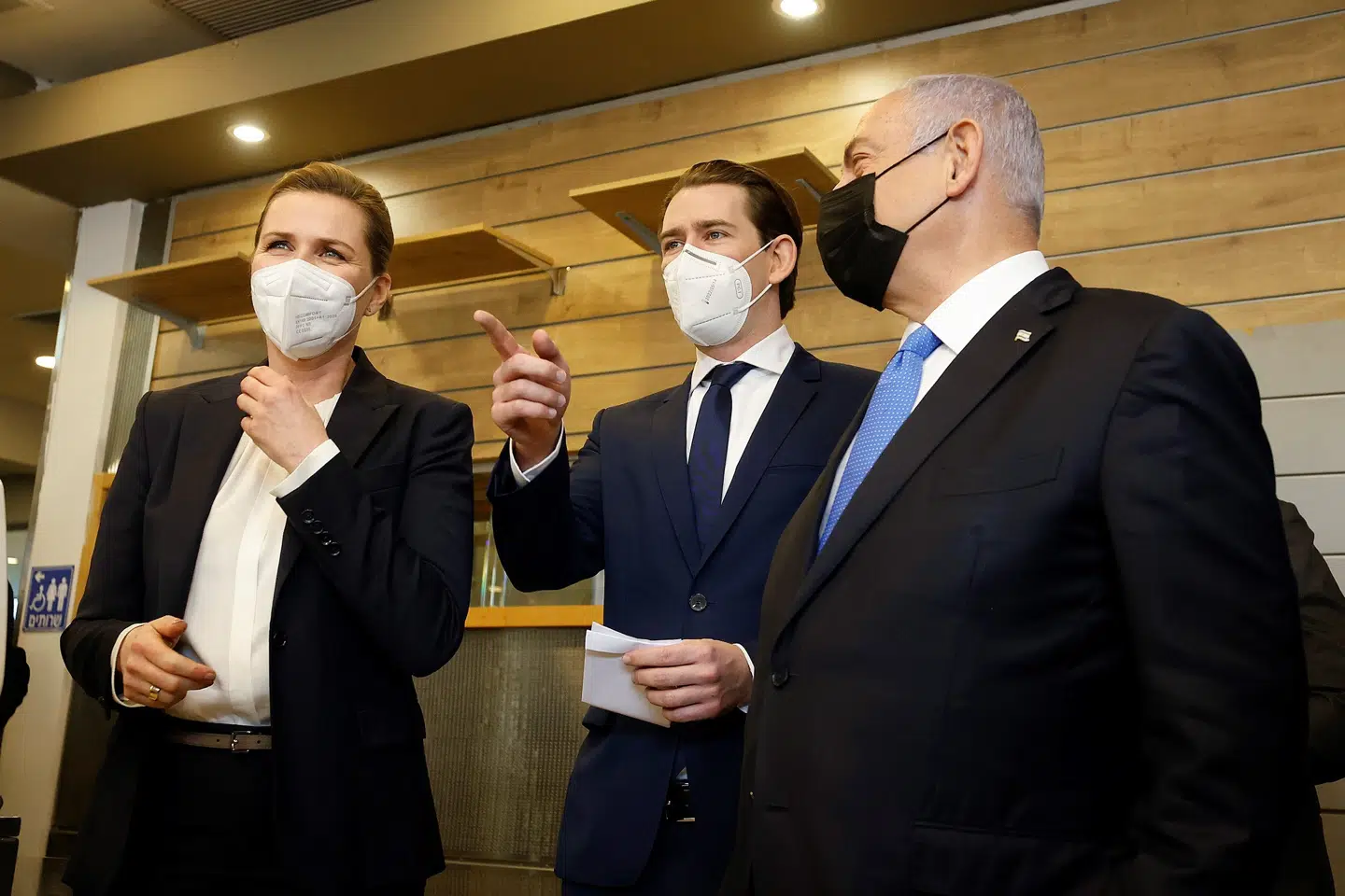Statsminister Mette Frederiksen, den israelske premierminister Benjamin Netanyahu og den østrigske forbundskansler, Sebastian Kurz besøger fitnesscenteret Holmes Place i byen Modiin. Dragan Tatic/Østrigs Kanslerkont/Ritzau Scanpix