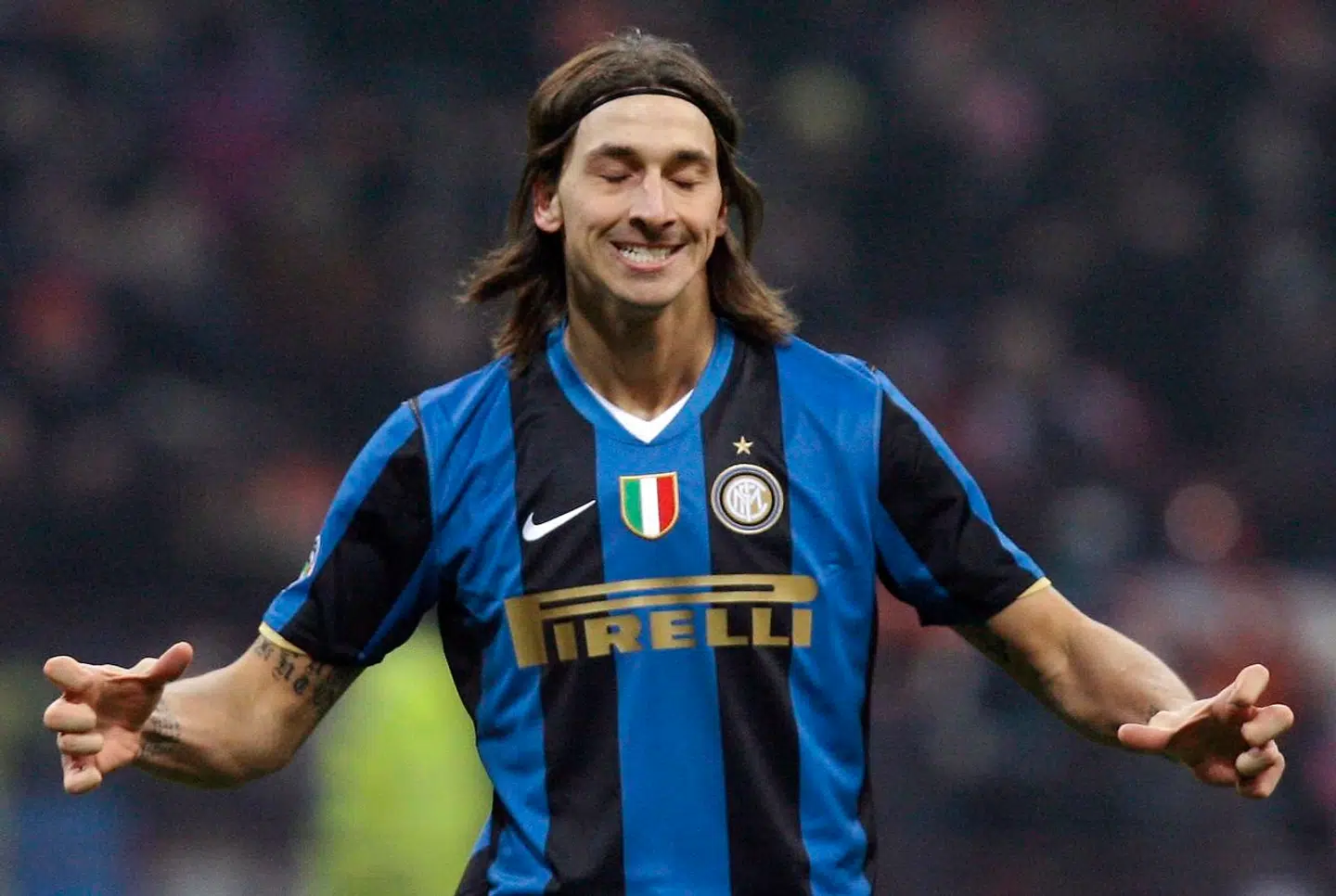 Inter Milan's Zlatan Ibrahimovic reacts after missing a goal opportunity against Cagliari during their Italian Serie A soccer match at the San Siro stadium in Milan January 10, 2009. REUTERS/Alessandro Garofalo (ITALY)