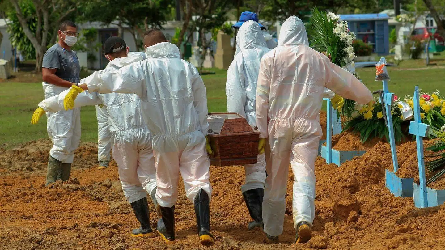 En brasiliansk variant af coronavirus har især spredt sig i Brasilien, hvor epidemien er ude af kontrol.