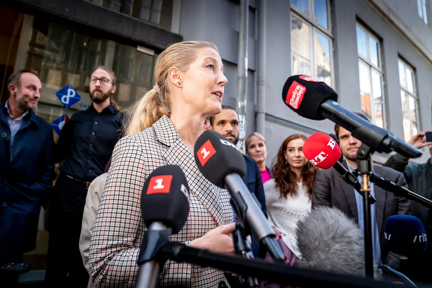 Sofie Carsten Nielsen møder pressen efter at De Radikale Venstre har holdt krisemøde i Hovedstadens Radikale Vælgerforening i København, søndag den 18. oktober 2020.. (Foto: Mads Claus Rasmussen/Ritzau Scanpix)