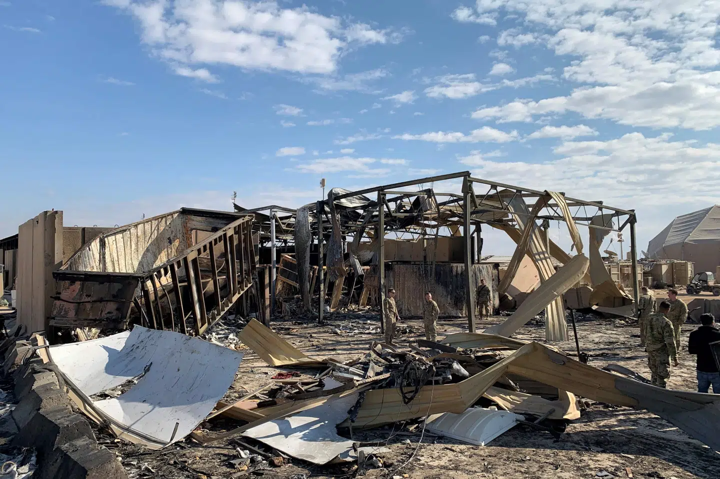 Arkivfoto fra 13. januar 2020 af ødelæggelser på Al-Asad basen i Irak efter et missilangreb. Flere raketter har igen onsdag ramt Ain al-Asad-basen , hvor der både er koalitionssoldater samt amerikanske og irakiske styrker. Ayman Henna/Ritzau Scanpix