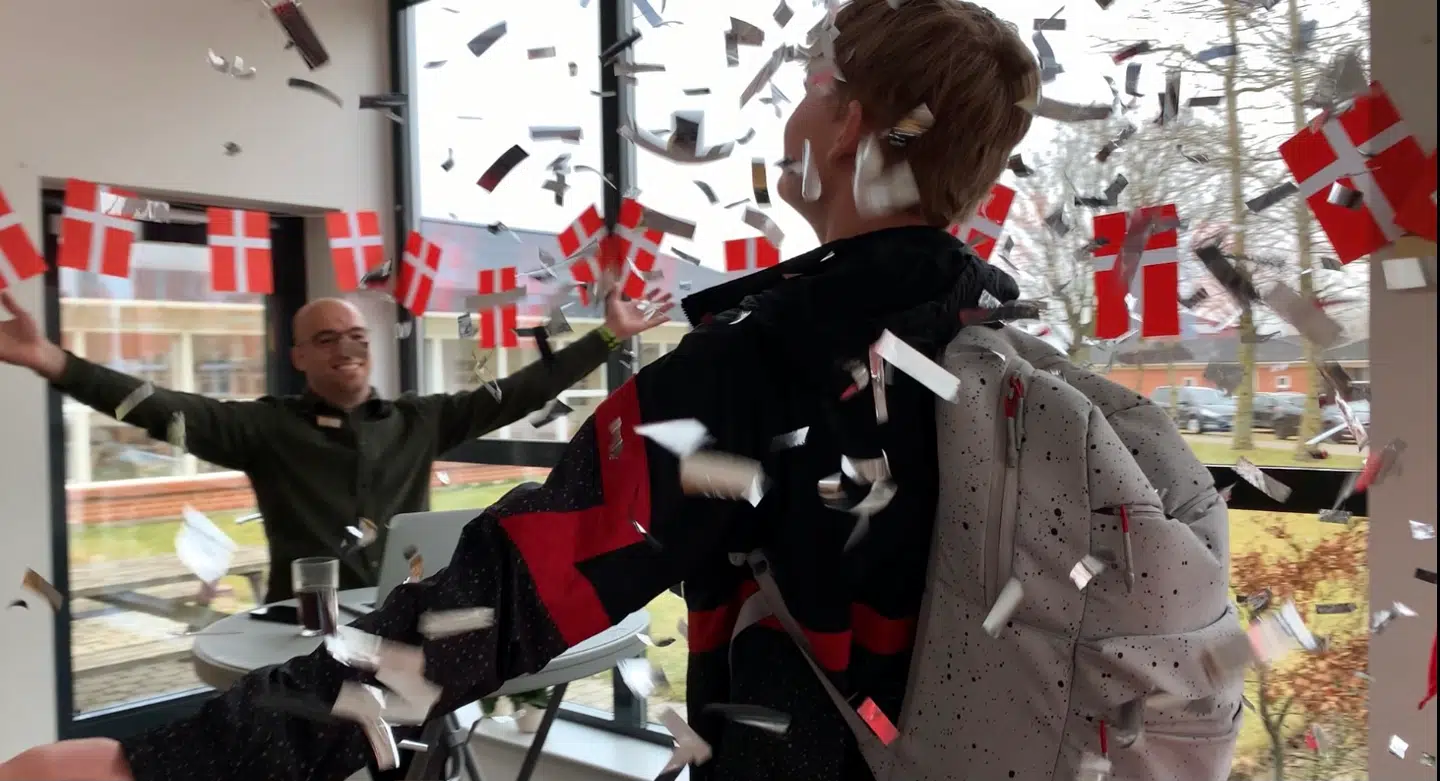 Det var næsten som første skoledag en gang til, da Nikolaj og de andre elever mandag eftermiddag kom tilbage på efterskolen.