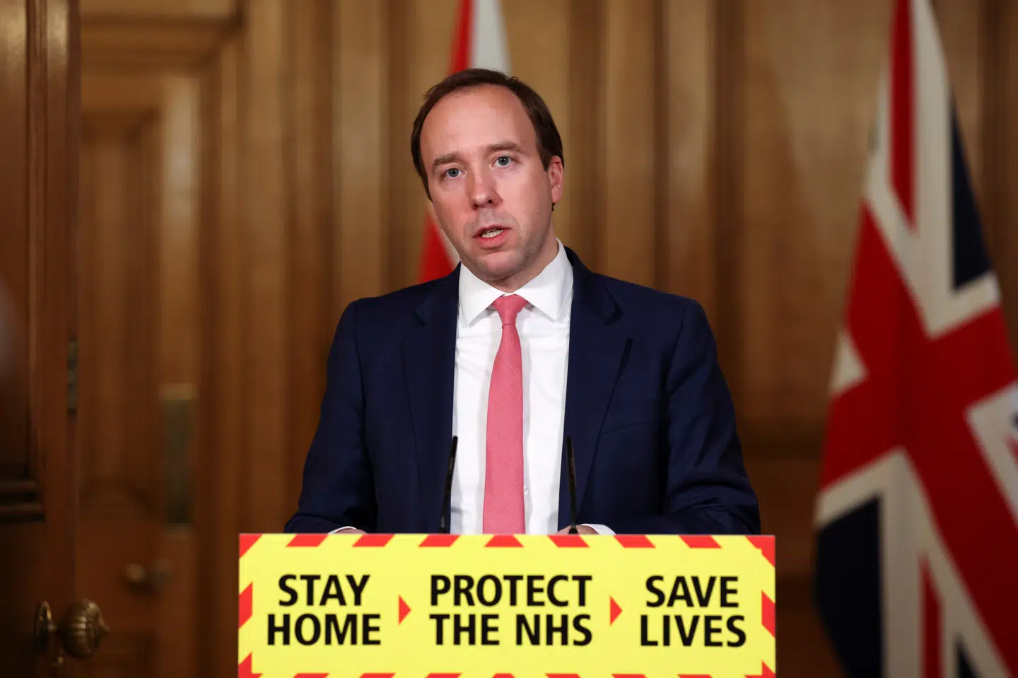 Sundhedsminister Matt Hancock ses her under et pressemøde mandag. Tirsdag understregede han, at Storbritannien gør alt for at undgå spredningen af en brasiliansk coronavariant. Pool/Reuters