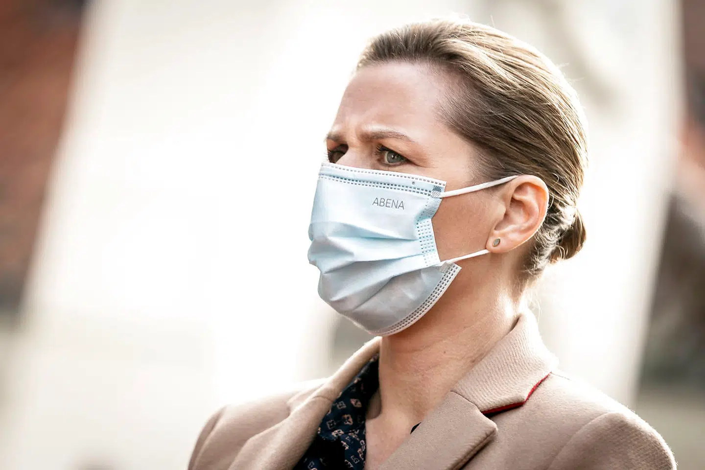 Statsminister Mette Frederiksen (S) møder butiksejere som genåbner deres butikker i Helsingør, mandag den 1. marts 2021. Butikkerne genåbner efter flere måneders nedlukning grundet frygt for coronasmitte, covid-19.. (Foto: Mads Claus Rasmussen/Ritzau Scanpix)
