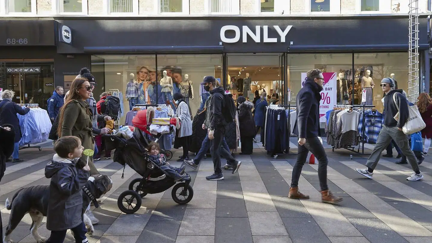 Flere erhverv genåbner den 1. marts 2021 efter nedlukning på grund af frygt for coronasmitte med covid-19. Her er det gågaden i Arhus. Foto: Mikkel Berg Pedersen/Ritzau Scanpix