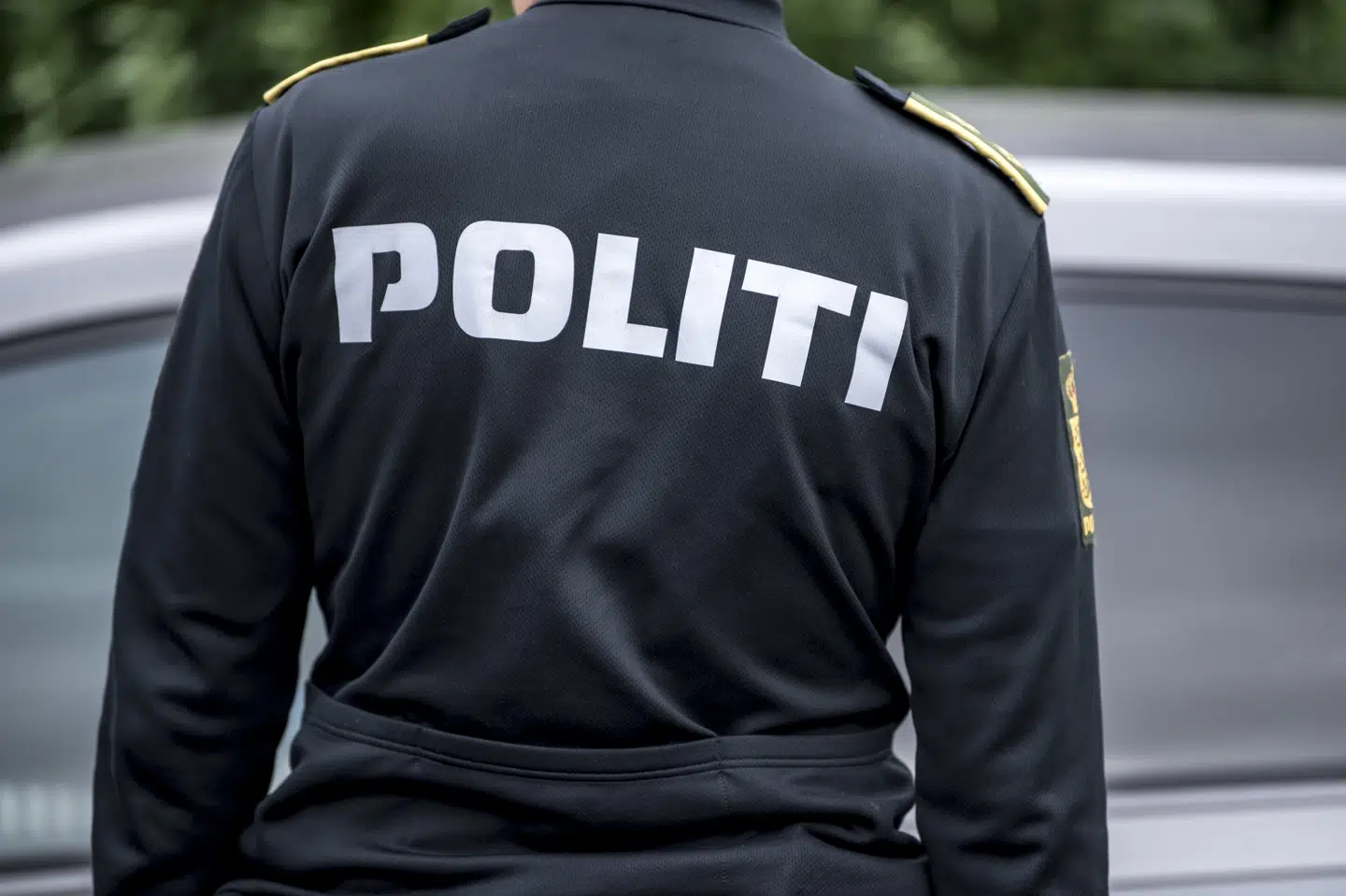 Politiet på Bornholm rykkede i august sidste år ud til den centrale del af Rønne, da en mand var blevet overfaldet med en hammer. En 41-årig mand er nu tiltalt for drabsforsøget. (Arkivfoto) Mads Claus Rasmussen/Ritzau Scanpix