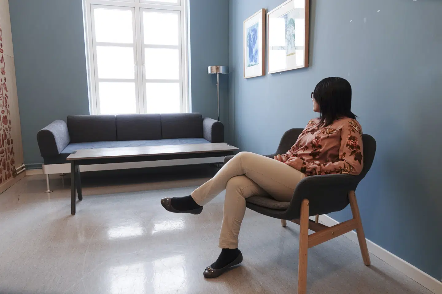 En terrortiltalt kvinde har i Oslo erklæret sig ikke skyldig i anklager om at have støttet ekstremistgruppen Islamisk Stat i Syrien. Retssagen blev indledt mandag morgen og skal vare i fire uger. Mohammed Alayoubi/Nrk/Ritzau Scanpix