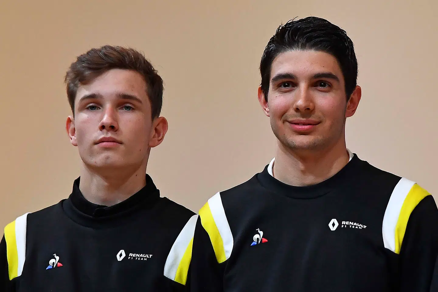 Hvis Lundgaard skal sikre sig en plads i Alpine-teamet allerede i 2022 skal han skubbe Esteban Ocon (t.h.) ud.