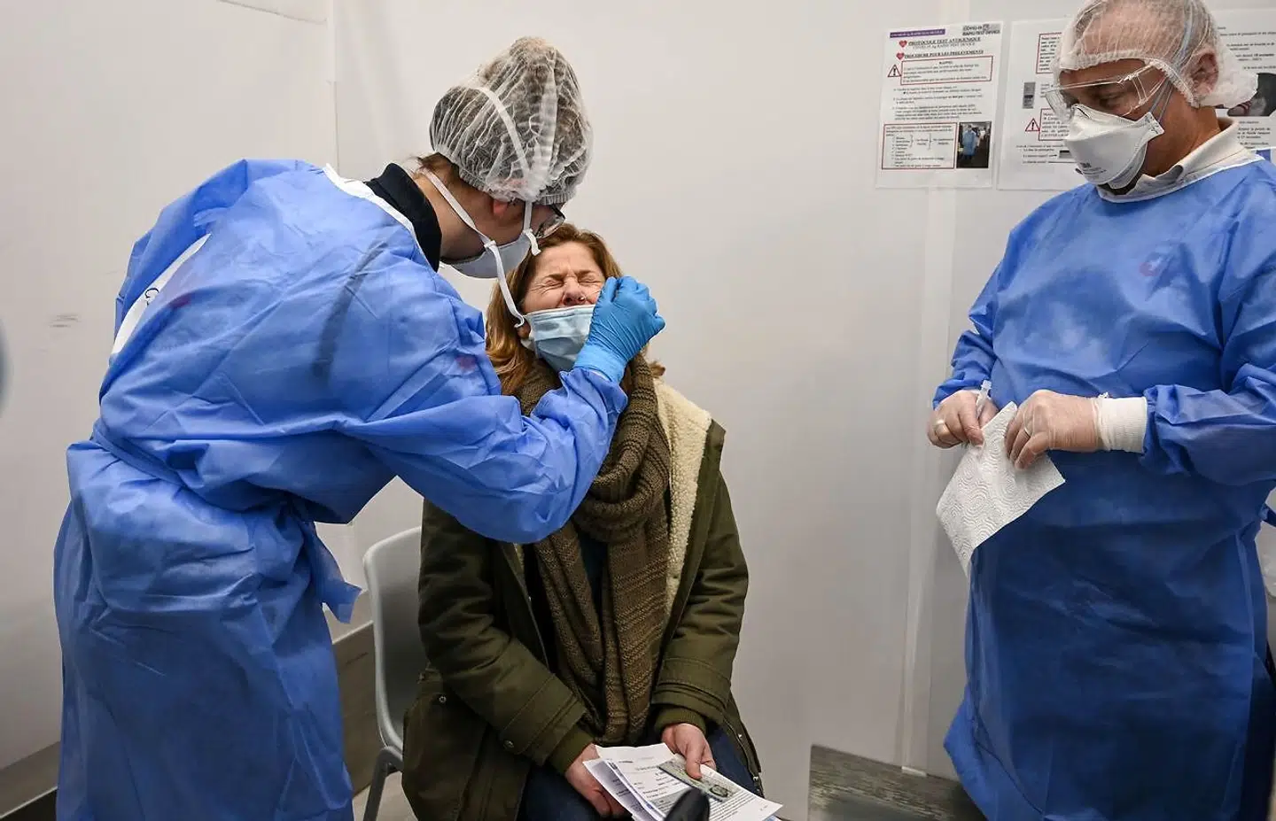 Myndighederne opfordrer til flere tests i områder med stigende smitte. (Photo by BERTRAND GUAY / AFP)